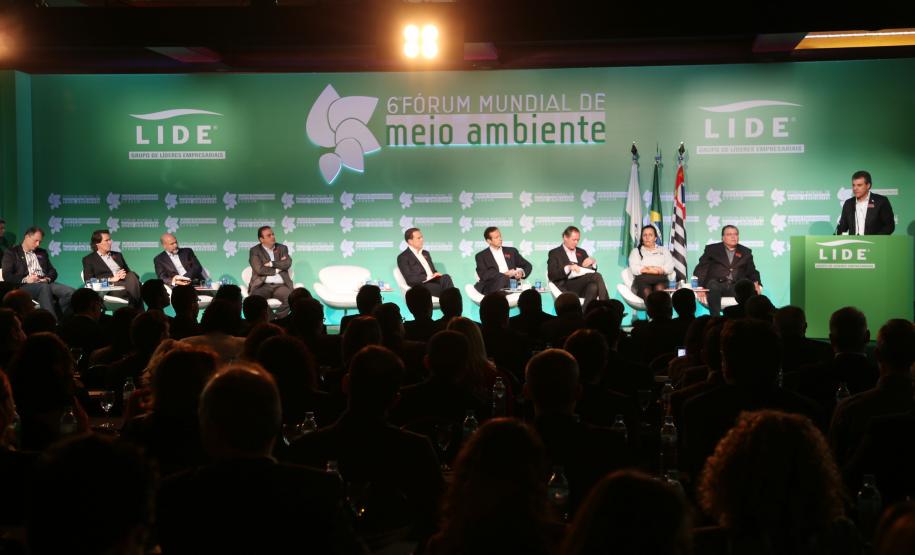 Governador Beto Richa participa da abertura do 6º Fórum Mundial de Meio Ambiente, em Foz do Iguaçu, no Oeste do Paraná.Foz do Iguaçu, 25/06/2015.Foto: Orlando Kissner /ANPr