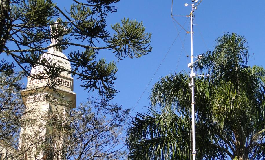Estação de monitoramento do ar da Praça Ouvidor Pardinho, em Curitiba.Foto: IAP