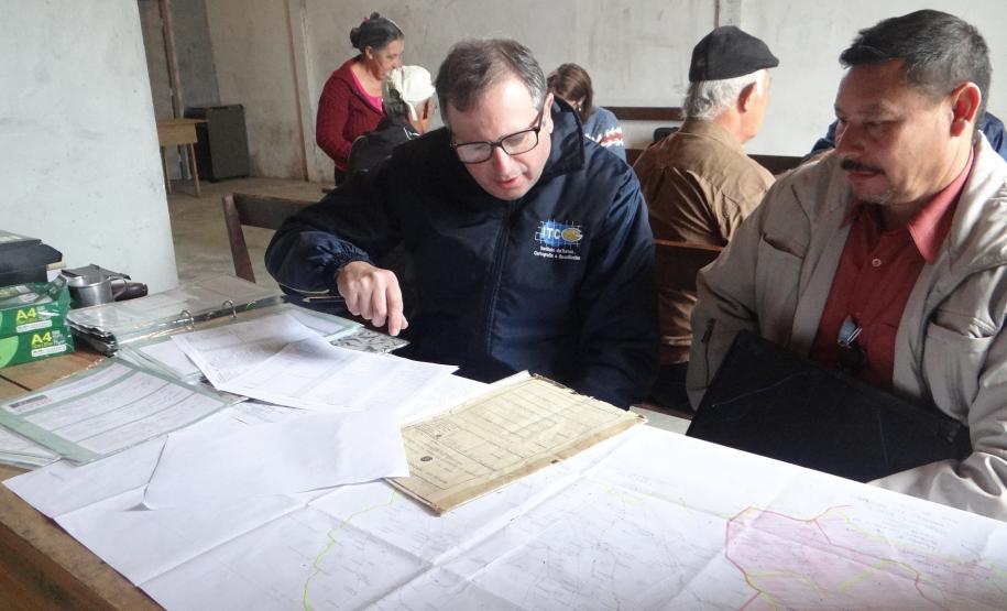Cerca de 250 famílias de pequenos produtores rurais da localidade de Taquaral, na divisa entre os municípios de Itaperuçu e Rio Branco do Sul, serão beneficiadas com a regularização de suas propriedades.Foto: ITCG