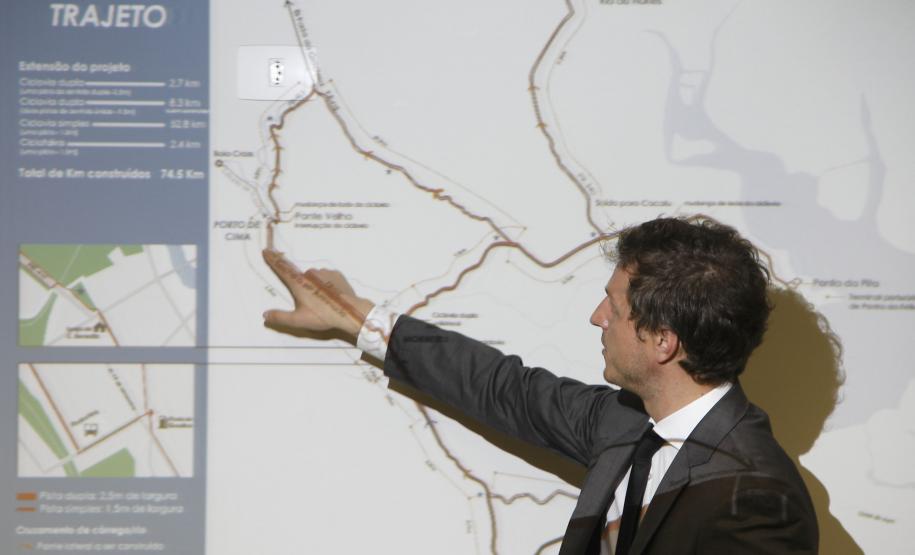 Cicloativistas e técnicos da área de mobilidade urbana sustentável do Paraná aprovaram o projeto da nova ciclovia que interligará as cidades litorâneas de Morretes e Antonina. Na foto, o diretor comercial do Terminal Ponta do Félix, Cícero Simião. foto: André Kasczeszen