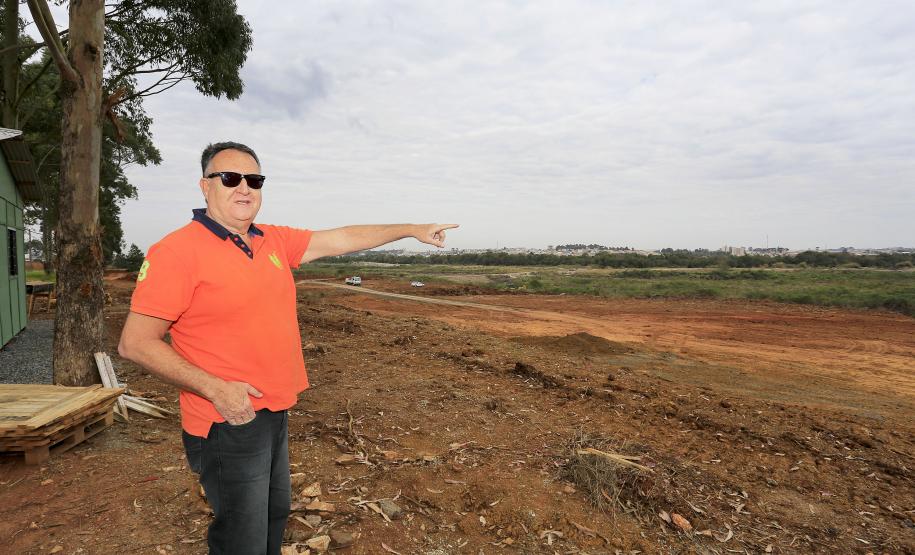 Obras do Parque Palmital, em Pinhais. N/F: Alcione Pacheco, engenheiro do Instituto das Águas, responsável pelas obras do parque.Pinhais, -05-08-15.Foto: Arnaldo Alves / ANPr.