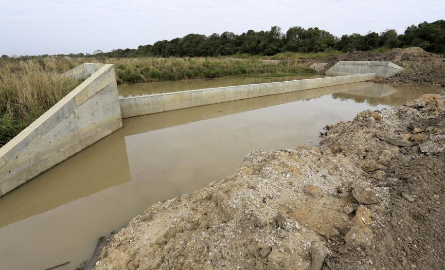Obras do Parque Palmital, em Pinhais.Pinhais, -05-08-15.Foto: Arnaldo Alves / ANPr.