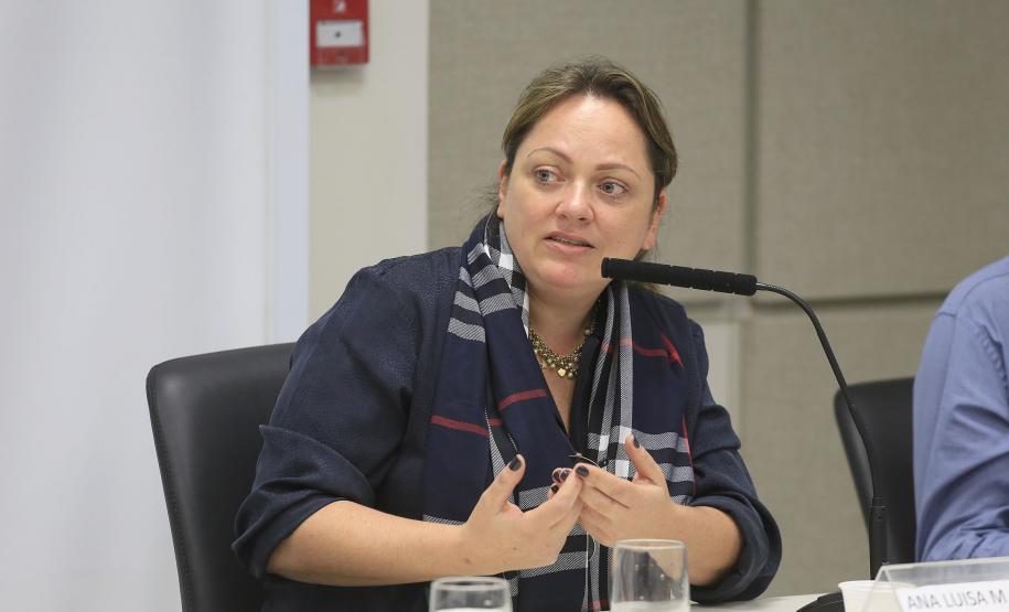 O Governo do Estado assinou, nesta terça-feira (11), um termo de cooperação técnica com o Instituto Semeia, organização não governamental que irá preparar junto com o Estado, estudos de modelos de gestão para unidades de conservação estadual. Assinaram o convênio: secretário Estadual do Meio Ambiente e Recursos Hídricos, Ricardo Soavinski e a diretora-executiva do Instituto Semeia, Ana Luisa Mancini da Riva. Curitiba, 11/08/15.Foto: Arnaldo Alves / ANPr.