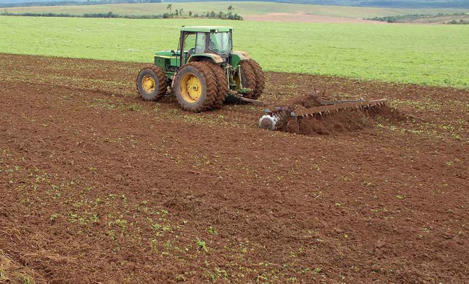 O Governo do Estado vai premiar os produtores rurais que adotarem, efetivamente, boas práticas de uso e manejo sustentável de solos no Paraná.Foto: ANPr