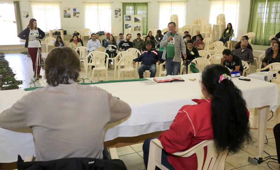 O secretário do Meio Ambiênte e Recursos Hídricos, Ricardo Soavinski, esteve reunido com Faxinalenses de Guarapuava e região.Guarapuava, 22-08-15.Foto: Arnaldo Alves / ANPr.