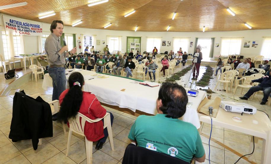 O secretário do Meio Ambiênte e Recursos Hídricos, Ricardo Soavinski, esteve reunido com Faxinalenses de Guarapuava e região.Guarapuava, 22-08-15.Foto: Arnaldo Alves / ANPr.