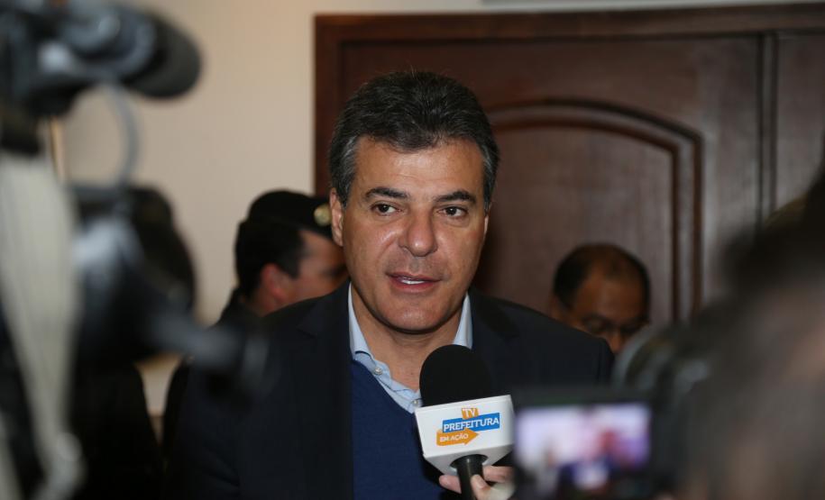 Governador Beto Richa assina convênio entre o Governo do Estado através do Instituto Ambiental do Paraná (IAP) e a Prefeitura de Araucária visando à criação de um parque municipal e realocação de pessoas instaladas em áreas de risco.Araucária, 02/08/2015.Foto: Orlando Kissner/ANPr