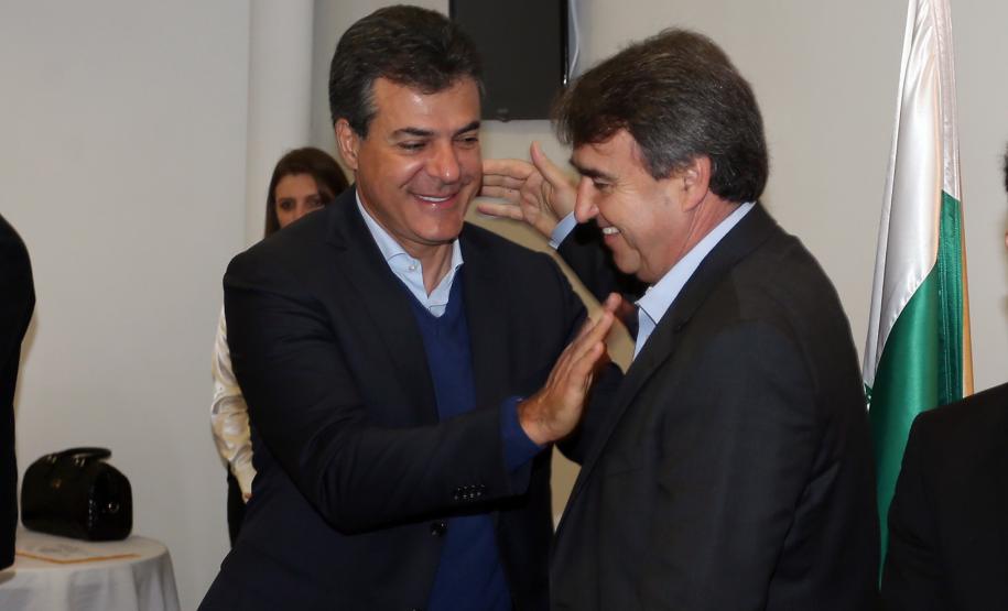 Governador Beto Richa assina convênio entre o Governo do Estado através do Instituto Ambiental do Paraná (IAP) e a Prefeitura de Araucária visando à criação de um parque municipal e realocação de pessoas instaladas em áreas de risco.Araucária, 02/08/2015.Foto: Orlando Kissner/ANPr