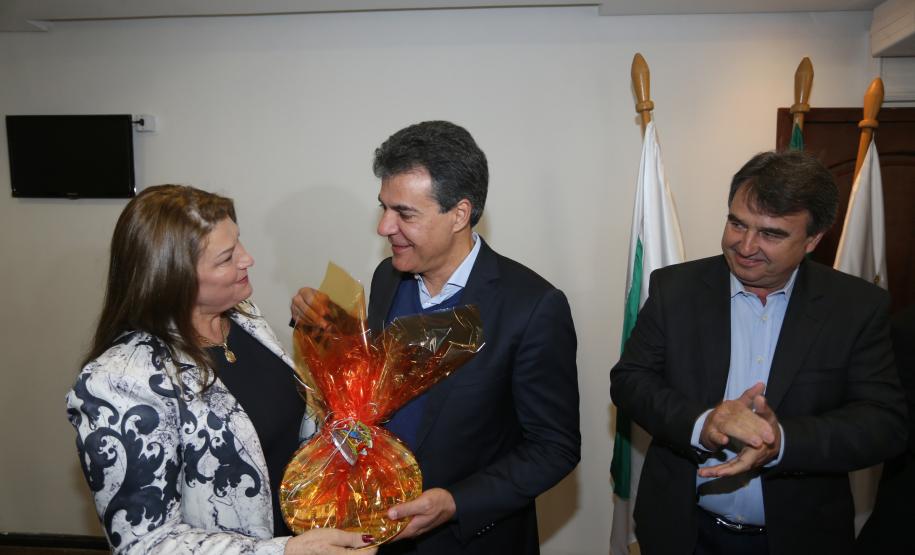 Governador Beto Richa assina convênio entre o Governo do Estado através do Instituto Ambiental do Paraná (IAP) e a Prefeitura de Araucária visando à criação de um parque municipal e realocação de pessoas instaladas em áreas de risco.Araucária, 02/08/2015.Foto: Orlando Kissner/ANPr