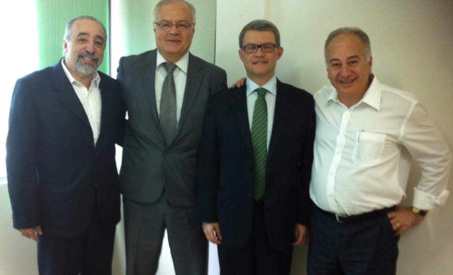 Iurk recebe ex-secretários