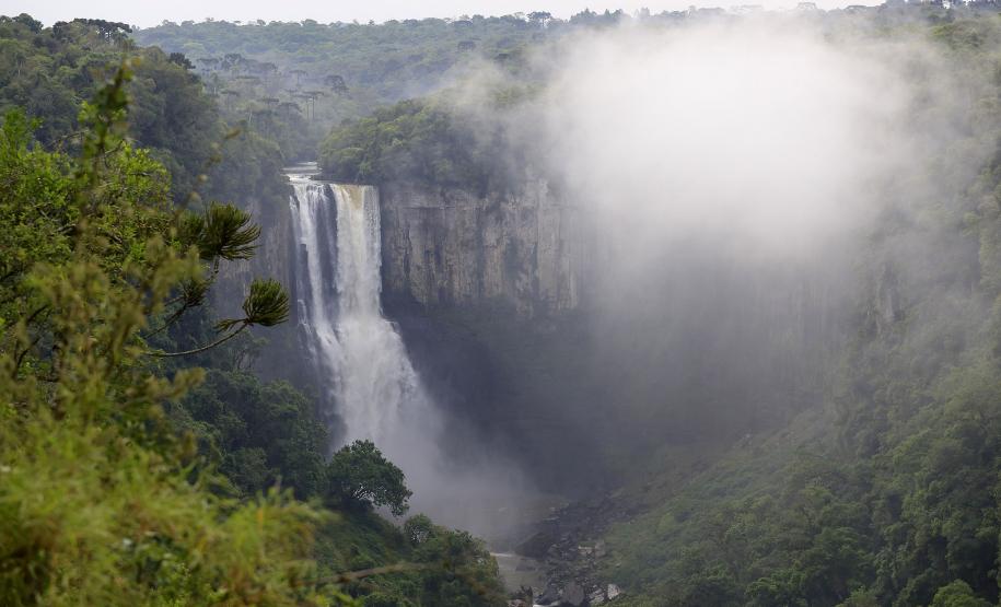 Monumento Estadual Salto São João, em Prudentópolis. N/F: secretário do Meio Ambiente e Recursos Hídricos, Ricardo Soavinski e Guilherme Vasconcellos, Diretor de Unidade de Conservação do IAP.Prudentópolis, 08-10-15.Foto: Arnaldo Alves / ANPr.