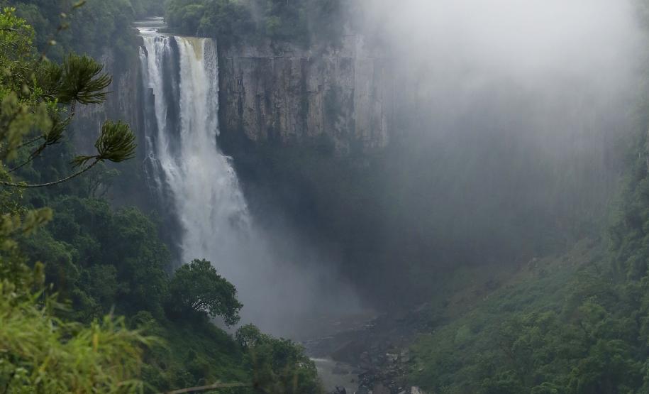 Monumento Estadual Salto São João, em Prudentópolis. N/F: secretário do Meio Ambiente e Recursos Hídricos, Ricardo Soavinski e Guilherme Vasconcellos, Diretor de Unidade de Conservação do IAP.Prudentópolis, 08-10-15.Foto: Arnaldo Alves / ANPr.
