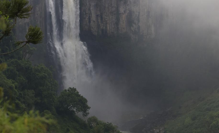 Monumento Estadual Salto São João, em Prudentópolis. N/F: secretário do Meio Ambiente e Recursos Hídricos, Ricardo Soavinski e Guilherme Vasconcellos, Diretor de Unidade de Conservação do IAP.Prudentópolis, 08-10-15.Foto: Arnaldo Alves / ANPr.