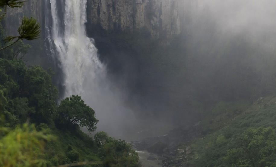 Monumento Estadual Salto São João, em Prudentópolis. N/F: secretário do Meio Ambiente e Recursos Hídricos, Ricardo Soavinski e Guilherme Vasconcellos, Diretor de Unidade de Conservação do IAP.Prudentópolis, 08-10-15.Foto: Arnaldo Alves / ANPr.