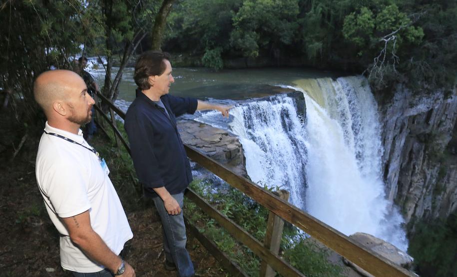 Monumento Estadual Salto São João, em Prudentópolis. N/F: secretário do Meio Ambiente e Recursos Hídricos, Ricardo Soavinski e Guilherme Vasconcellos, Diretor de Unidade de Conservação do IAP.Prudentópolis, 08-10-15.Foto: Arnaldo Alves / ANPr.