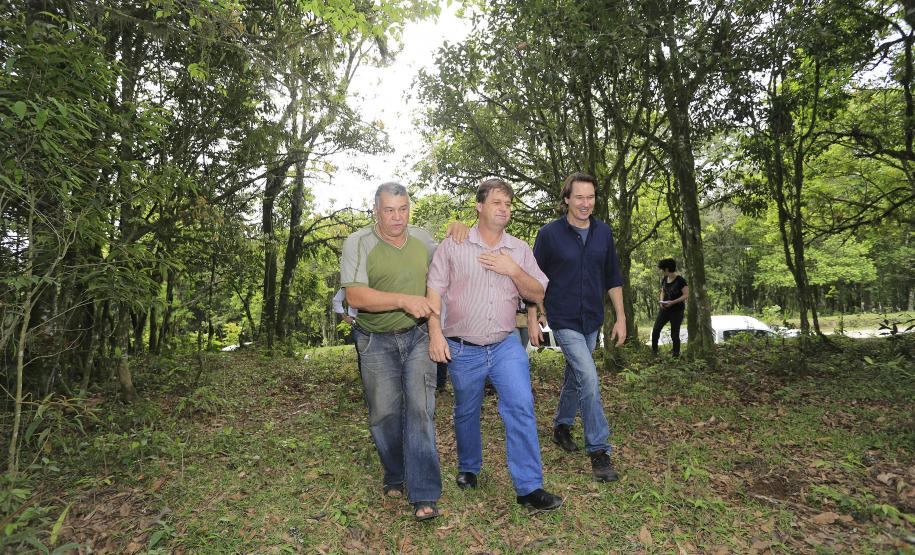 Secretário do Meio Ambiente e Recursos Hídricos, Ricardo Soavinski, visita o Faxinal Taquari, em Rio Azul.Rio Azul, 08-10-15Foto: Arnaldo Alves / ANPr.