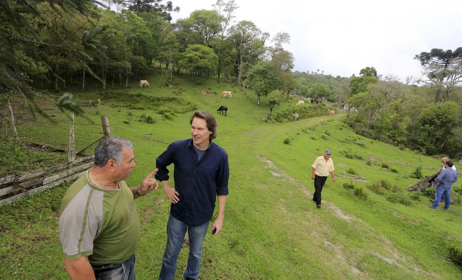 Secretário do Meio Ambiente e Recursos Hídricos, Ricardo Soavinski, visita o Faxinal Taquari, em Rio Azul.Rio Azul, 08-10-15Foto: Arnaldo Alves / ANPr.