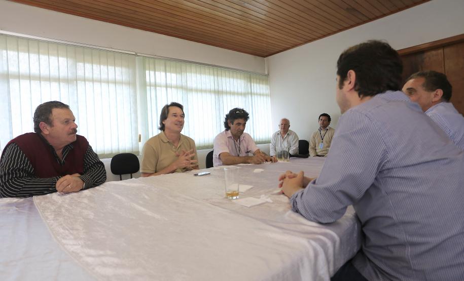 O secretário do Meio Ambiente e Recursos Hídrico, Ricardo Soavinski, encontra-se com o prefeito de guarapuava, em Guarapuava.Guarapuava, 09-10-15.Foto: Arnaldo Alves / ANPr