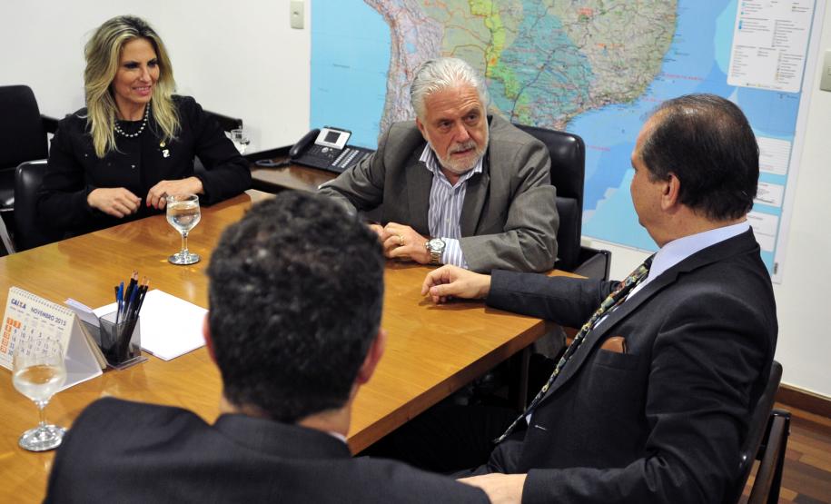 Governadora em exercício, Cida Borghetti, durante reunião com o ministro Chefe da Casa Civil, Jacques Wagner.Brasília, 21/10/2015.Foto: Divulgação