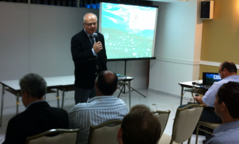 Iurk PG Na última quinta-feira (dia 08), o secretário do Meio Ambiente e Recursos Hídricos, Jonel Iurk, proferiu palestra no Clube de Engenharia de Ponta Grossa.