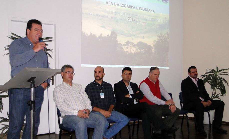 O conselho gestor da Área de Proteção Ambiental (APA) da Escarpa Devoniana tem nova diretoria executiva e conselheiros. Os novos membros tomaram posse terça-feira (27). A área de proteção tem mais de 392 mil hectares, que cruza o Estado do Sul ao Norte Pioneiro, e passa por 12 municípios. Curitiba, 28/10/2015.Foto: IAP