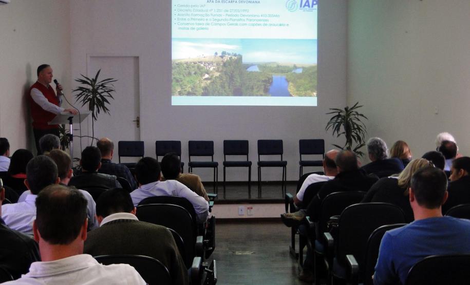 O conselho gestor da Área de Proteção Ambiental (APA) da Escarpa Devoniana tem nova diretoria executiva e conselheiros. Os novos membros tomaram posse terça-feira (27). A área de proteção tem mais de 392 mil hectares, que cruza o Estado do Sul ao Norte Pioneiro, e passa por 12 municípios. Curitiba, 28/10/2015.Foto: IAP