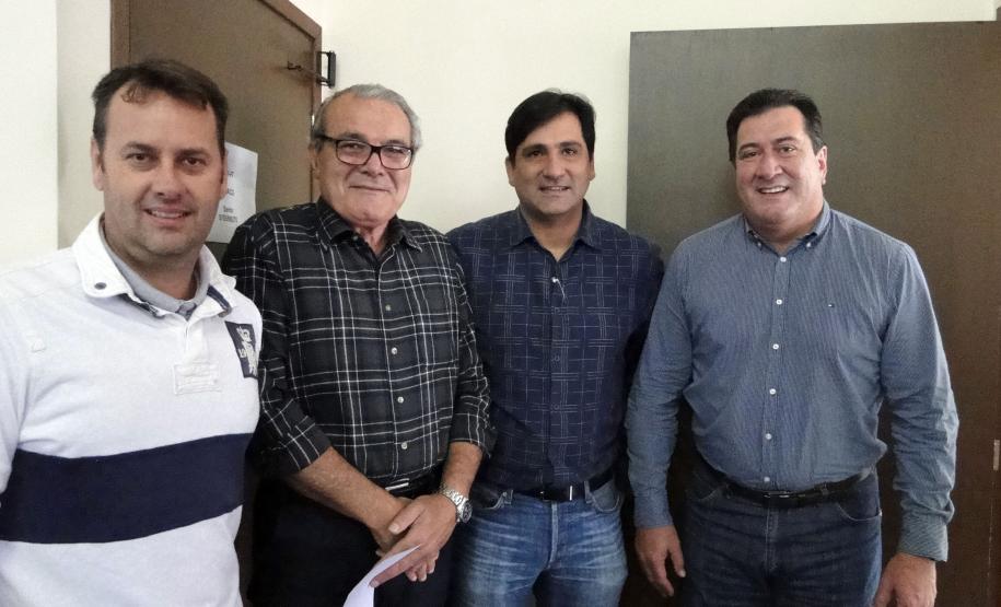 O conselho gestor da Área de Proteção Ambiental (APA) da Escarpa Devoniana tem nova diretoria executiva e conselheiros. Os novos membros tomaram posse terça-feira (27). A área de proteção tem mais de 392 mil hectares, que cruza o Estado do Sul ao Norte Pioneiro, e passa por 12 municípios. Curitiba, 28/10/2015.Foto: IAP