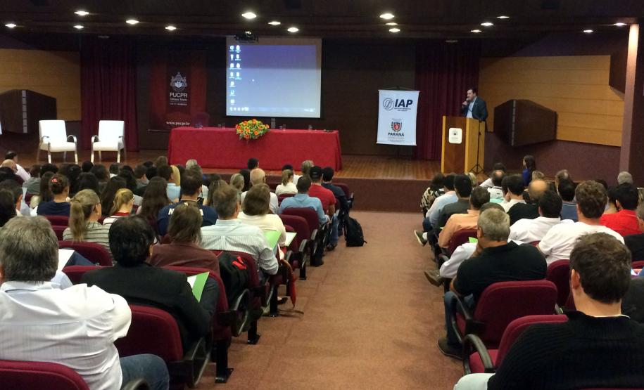 Para discutir a emissão de odores durante o processo produtivo, o Governo do Estado, através do Instituto Ambiental do Paraná (IAP) ? com apoio de empresas do setor e do Ministério Público ? promove nesta quarta e quinta-feira (4 e 5), em Toledo, o "I Workshop de Odor".Toledo, 04/11/2015.Foto: Divulgação