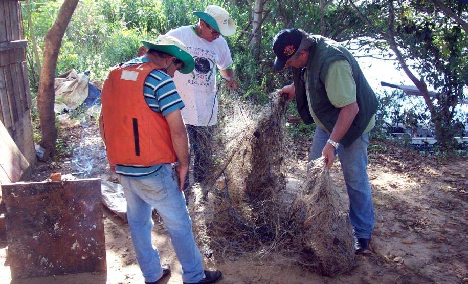 IAP apreende materiais em fiscalização de pesca.Curitiba, 29/01/2016.Foto: Divulgação IAP