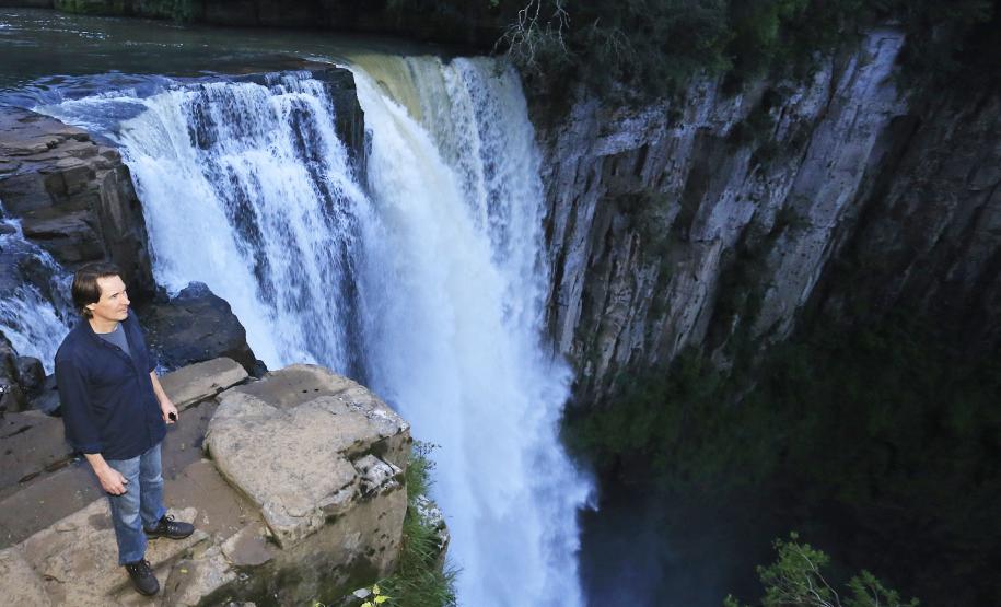Monumento Estadual Salto São João, em Prudentópolis. N/F: secretário do Meio Ambiente e Recursos Hídricos, Ricardo Soavinski e Guilherme Vasconcellos, Diretor de Unidade de Conservação do IAP.
Prudentópolis, 08-10-15.
Foto: Arnaldo Alves / ANPr.