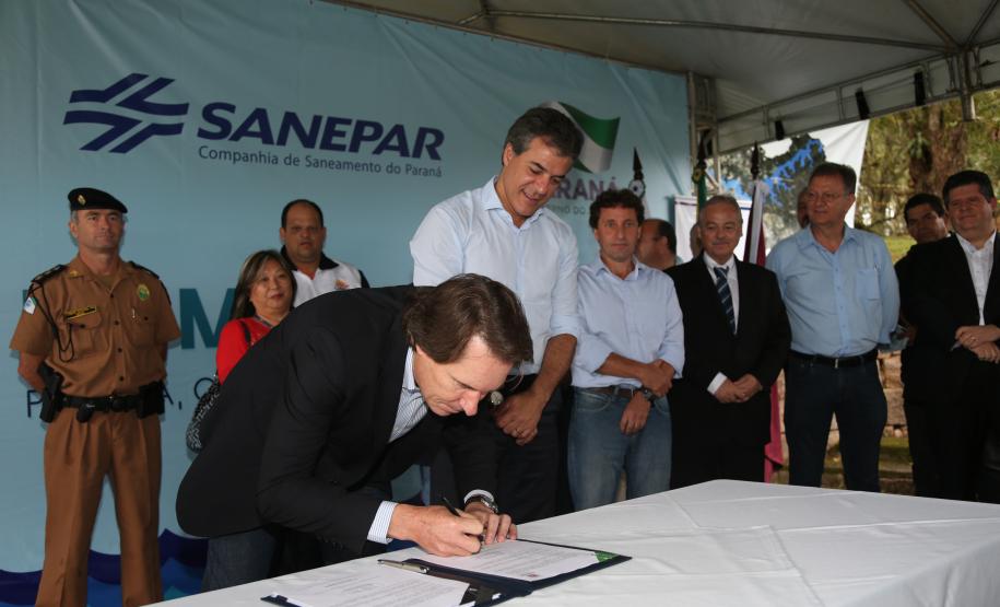 Governador Beto Richa lança uma série de ações de revitalização e cuidado com os recursos hídrico, entre elas o Programa de Conservação dos Mananciais do Paraná, durante as comemorações do Dia Mundial da Água, no Centro de Educação Ambiental dos Mananciais da Serra, em Piraquara, na Região Metropolitana de Curitiba.Piraquara, 22/03/2016.Foto: Orlando Kissner/ANPr