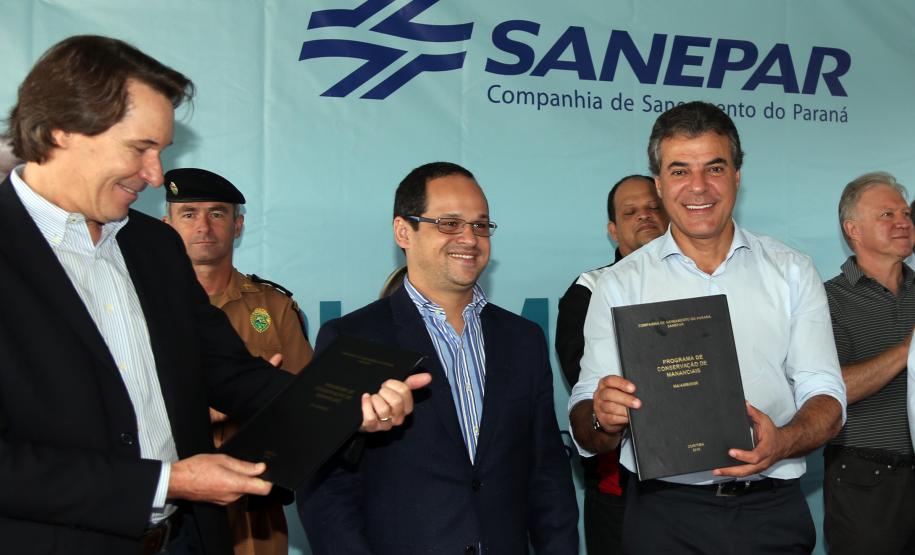 Governador Beto Richa lança uma série de ações de revitalização e cuidado com os recursos hídrico, entre elas o Programa de Conservação dos Mananciais do Paraná, durante as comemorações do Dia Mundial da Água, no Centro de Educação Ambiental dos Mananciais da Serra, em Piraquara, na Região Metropolitana de Curitiba.Piraquara, 22/03/2016.Foto: Orlando Kissner/ANPr