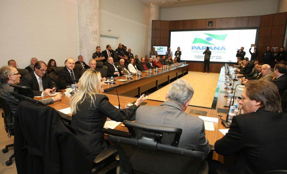 Reunião GGI Vice-governadora Cida Borghetti durante reunião com secretários de estado e representantes de  municípios sobre o revezamento da Tocha Olímpica.Curitiba, 04/05/2016.Foto: Jonas Oliveira