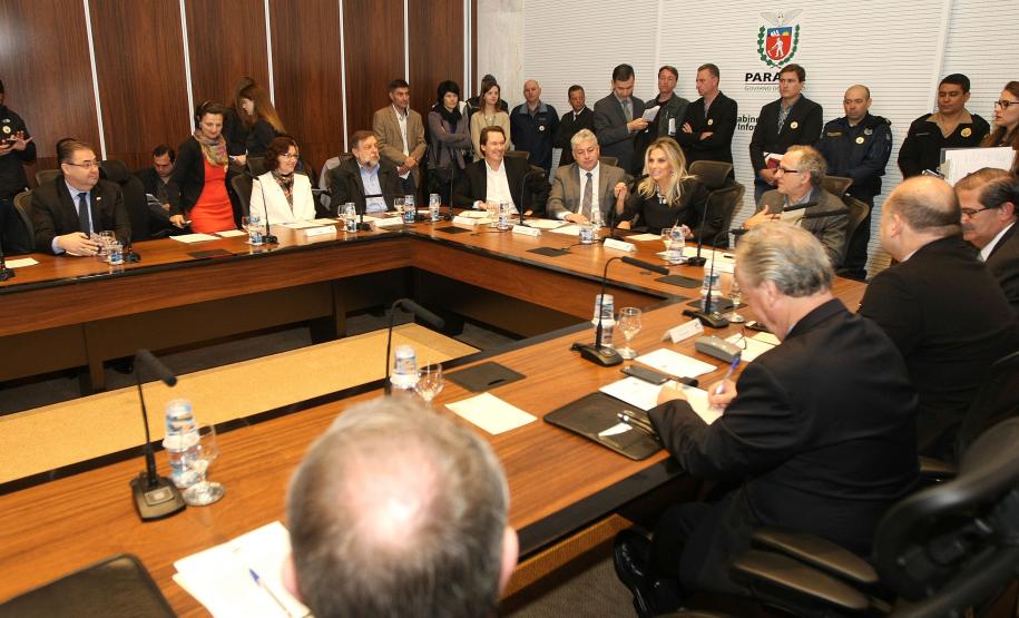 Reunião GGI Vice-governadora Cida Borghetti durante reunião com secretários de estado e representantes de  municípios sobre o revezamento da Tocha Olímpica.Curitiba, 04/05/2016.Foto: Jonas Oliveira