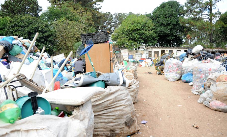 Programa Coleta Seletiva Solidária da Copel destina 100 toneladas por ano de resíduos recicláveis coletados nas sedes da companhia para oito associações e cooperativas de catadores em diversas cidades do Paraná. Curitiba, 16/06/2016.Foto: Daniela Catisti/Copel