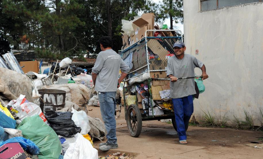 Programa Coleta Seletiva Solidária da Copel destina 100 toneladas por ano de resíduos recicláveis coletados nas sedes da companhia para oito associações e cooperativas de catadores em diversas cidades do Paraná. Curitiba, 16/06/2016.Foto: Daniela Catisti/Copel