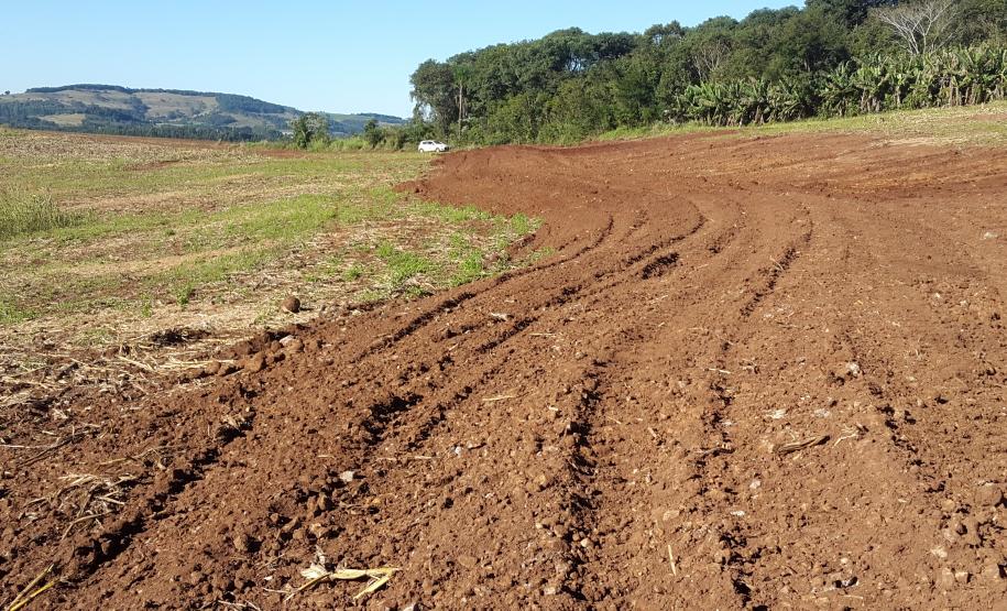 A Secretaria de Estado da Agricultura e do Abastecimento liberou R$ 209 mil para ações de manejo de solos e proteção de água na microbacia do Rio do Lontra, no município de Salto do Lontra, no Sudoeste do Paraná.Foto: Divulgação