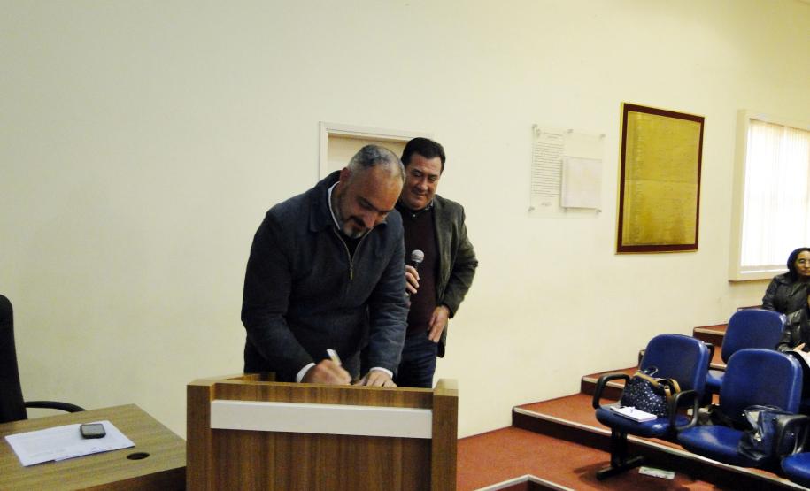 A Estação Ecológica do Caiuá, em Diamante do Norte, no Noroeste, ganhou mais 132 hectares para a preservação de Mata Atlântica. A nova área foi doada pela Duke Energy, concessionária da Usina Hidrelétrica de Rosana, ao Instituto Ambiental do Paraná (IAP), responsável pela gestão da Unidade de Conservação, na quarta-feira (22), em cerimônia na Universidade Estadual de Maringá (UEM).Foto: Divulgação IAP