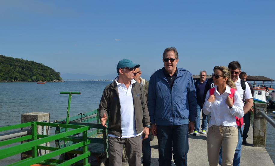 O secretário estadual do Meio Ambiente e Recursos Hídricos, Antonio Carlos Bonetti, visitou terça-feira (26) a Ilha do Mel, Litoral, para tratar de melhorias a serem feitas antes do início do verão