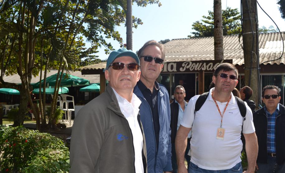 O secretário estadual do Meio Ambiente e Recursos Hídricos, Antonio Carlos Bonetti, visitou terça-feira (26) a Ilha do Mel, Litoral, para tratar de melhorias a serem feitas antes do início do verão