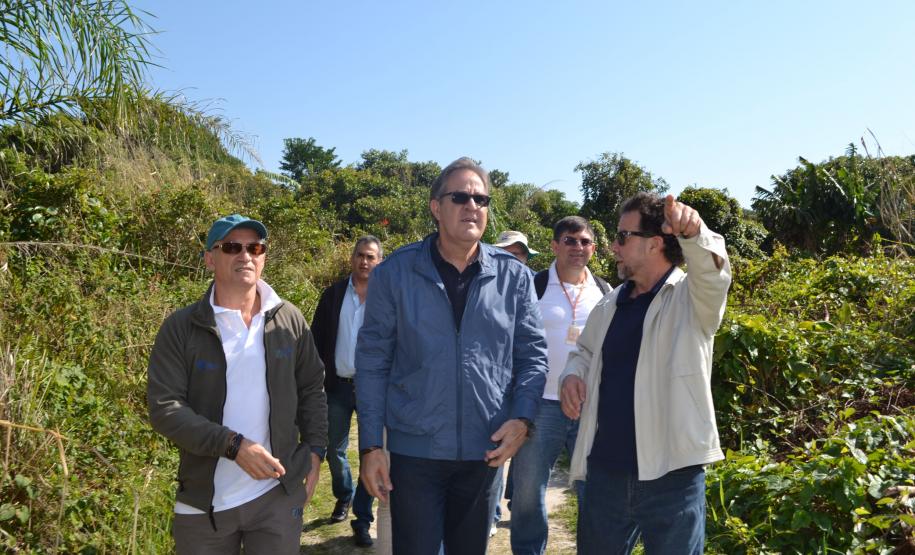O secretário estadual do Meio Ambiente e Recursos Hídricos, Antonio Carlos Bonetti, visitou terça-feira (26) a Ilha do Mel, Litoral, para tratar de melhorias a serem feitas antes do início do verão
