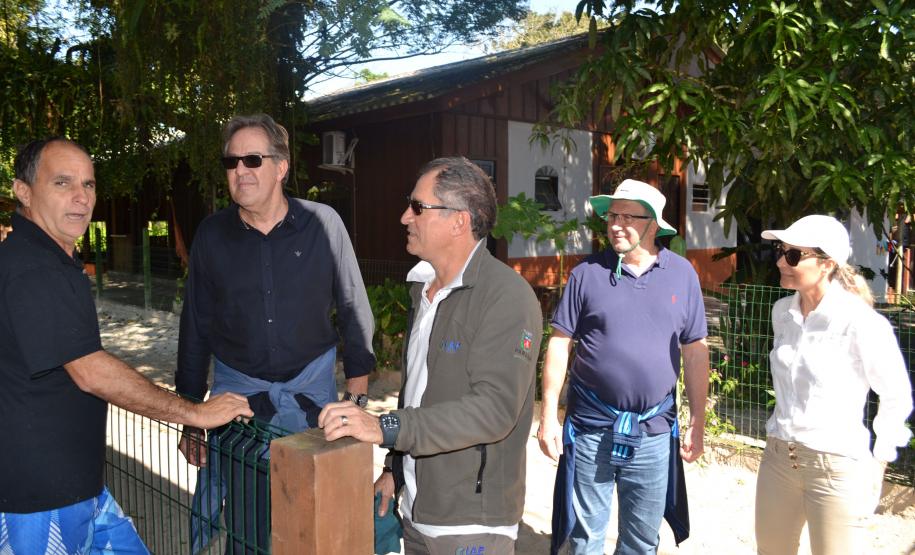 O secretário estadual do Meio Ambiente e Recursos Hídricos, Antonio Carlos Bonetti, visitou terça-feira (26) a Ilha do Mel, Litoral, para tratar de melhorias a serem feitas antes do início do verão