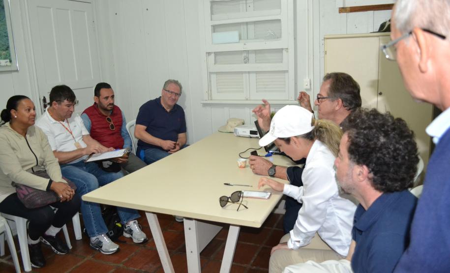 O secretário estadual do Meio Ambiente e Recursos Hídricos, Antonio Carlos Bonetti, visitou terça-feira (26) a Ilha do Mel, Litoral, para tratar de melhorias a serem feitas antes do início do verão
