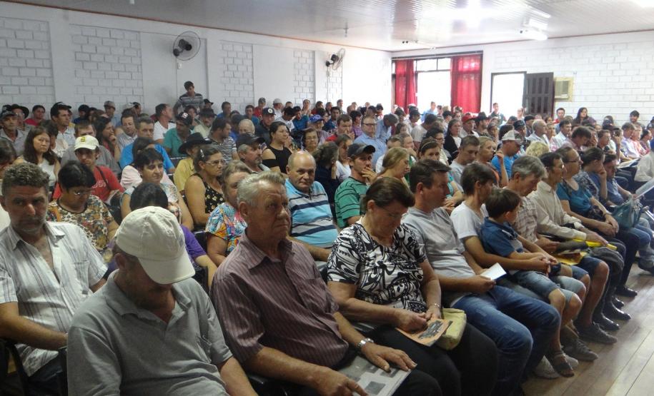 O Programa de Regularização Fundiária PróRural-Renda e Cidadania no Campo, coordenado pelo Instituto de Terras, Cartografia e Geologia do Paraná (ITCG), entregou nesta sexta-feira (10) Mapas, Memoriais Descritivos e ART (Anotação de Responsabilidade Técnica) das propriedades de 156 pequenos produtores do municipio de Cruz Machado, na região sudeste do Paraná. Foto: ITCG